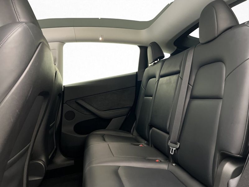 Tesla Model Y bild 15