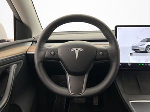 Tesla Model Y bild 17