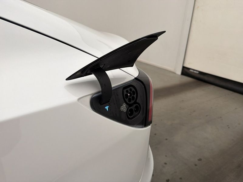 Tesla Model 3 bild 17