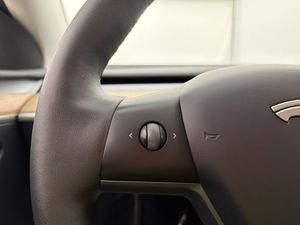 Tesla Model Y bild 28