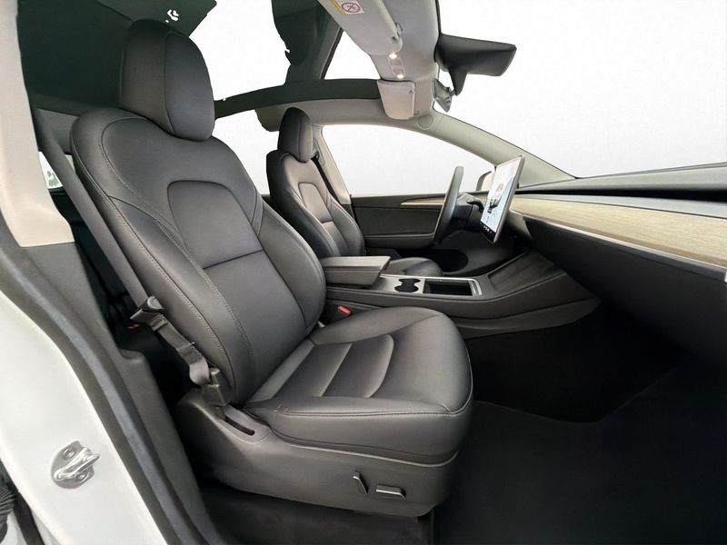 Tesla Model Y bild 15