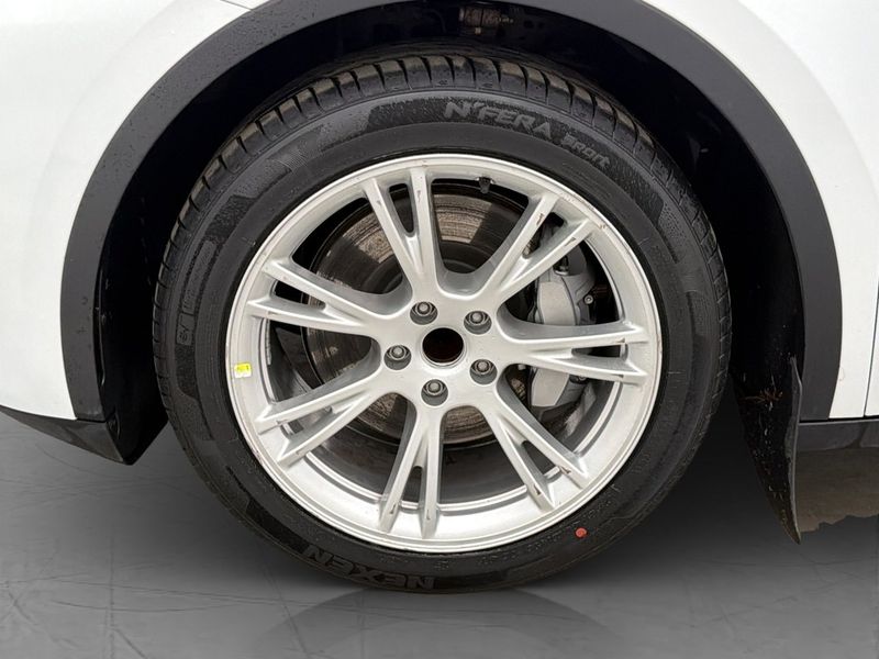 Tesla Model Y bild 11
