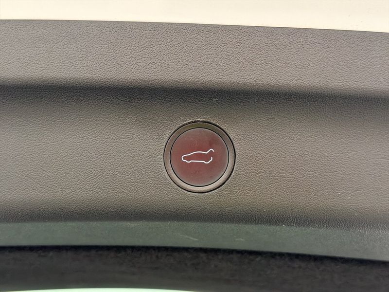 Tesla Model Y bild 19