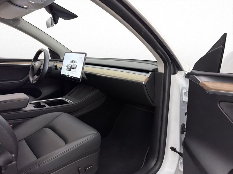 Tesla Model Y bild 16