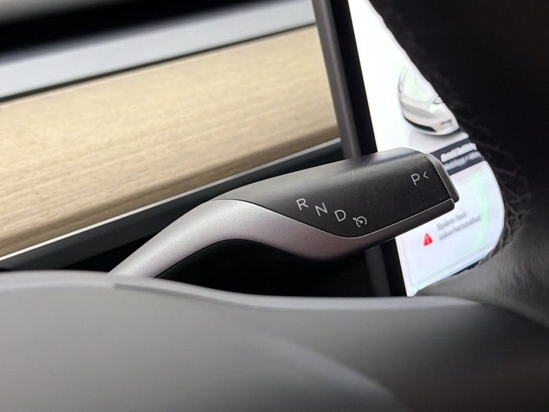 Tesla Model Y bild 30