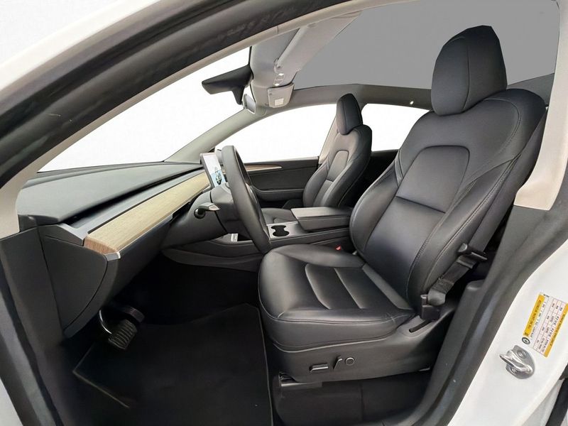 Tesla Model Y bild 12