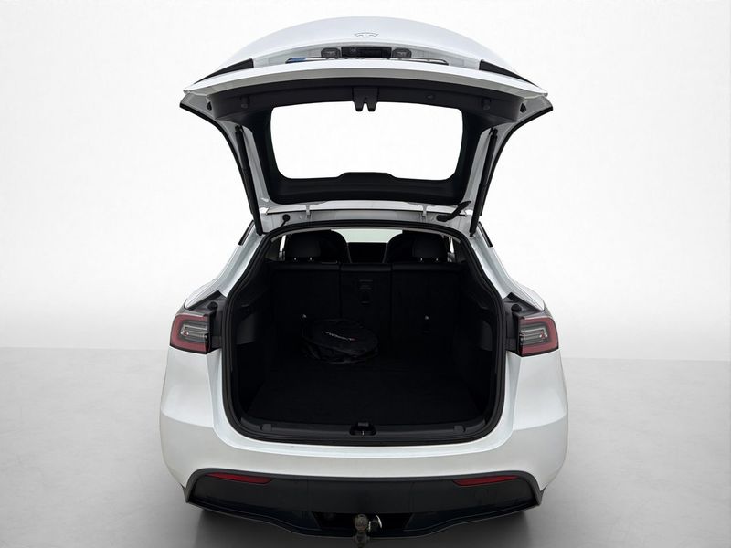 Tesla Model Y bild 18