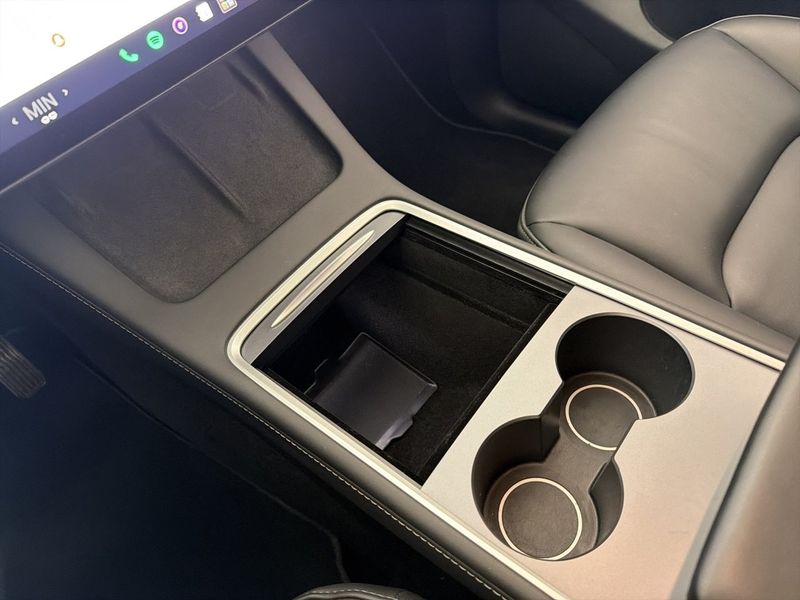 Tesla Model Y bild 31