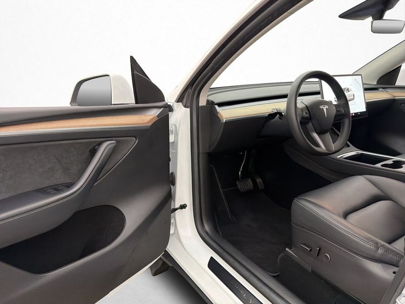 Tesla Model Y bild 13