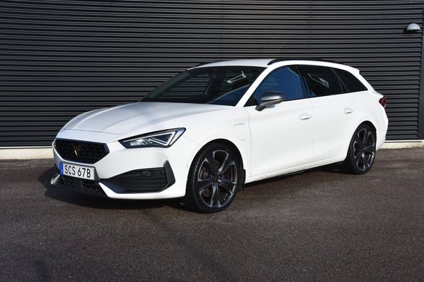 Cupra Leon Sportstourer VZ e-Hybrid Kamera, Carplay, V-Däck Eu6 - 2024
