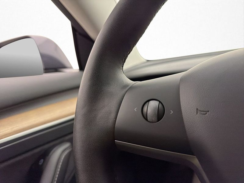 Tesla Model 3 bild 15