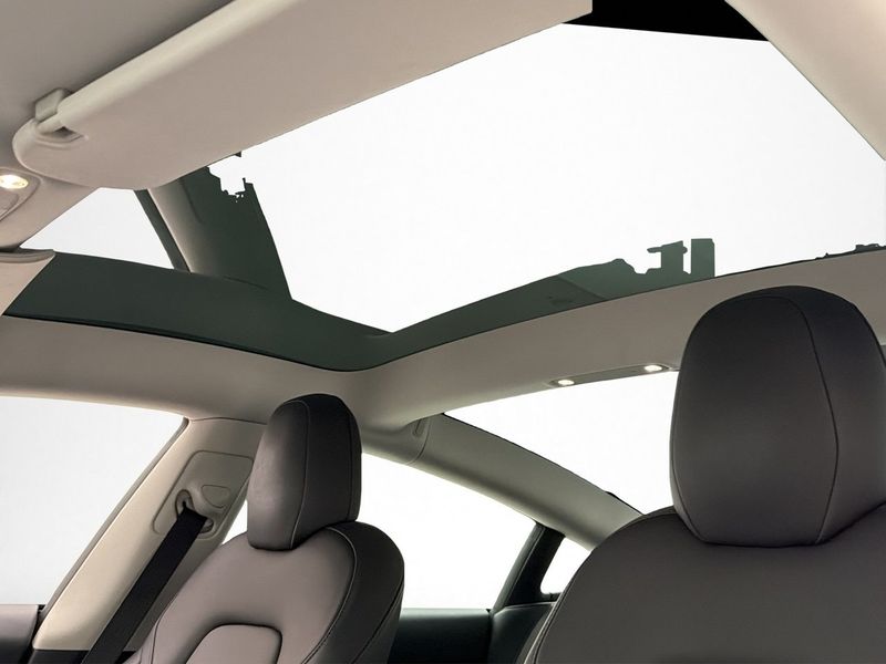 Tesla Model 3 bild 12