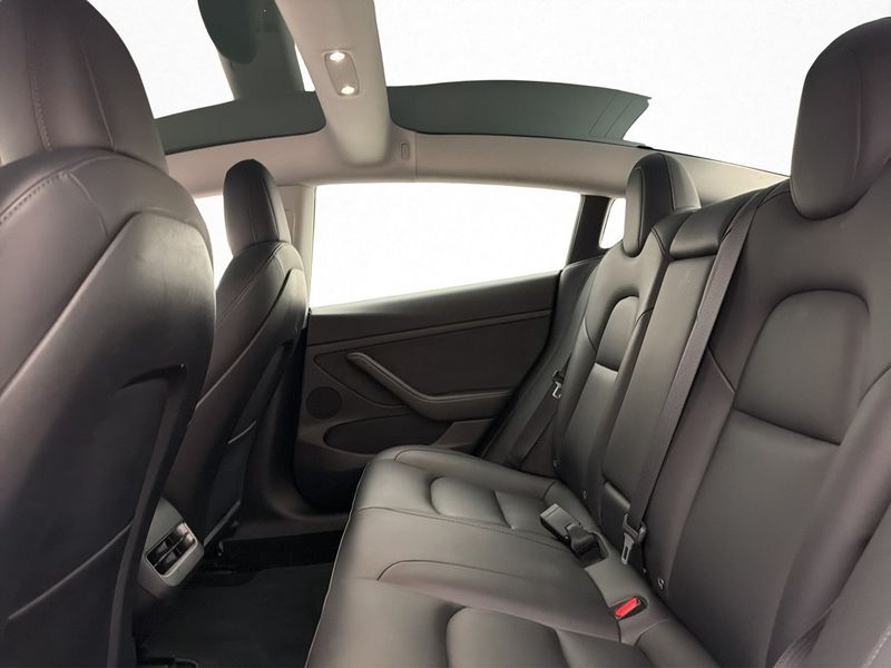Tesla Model 3 bild 30