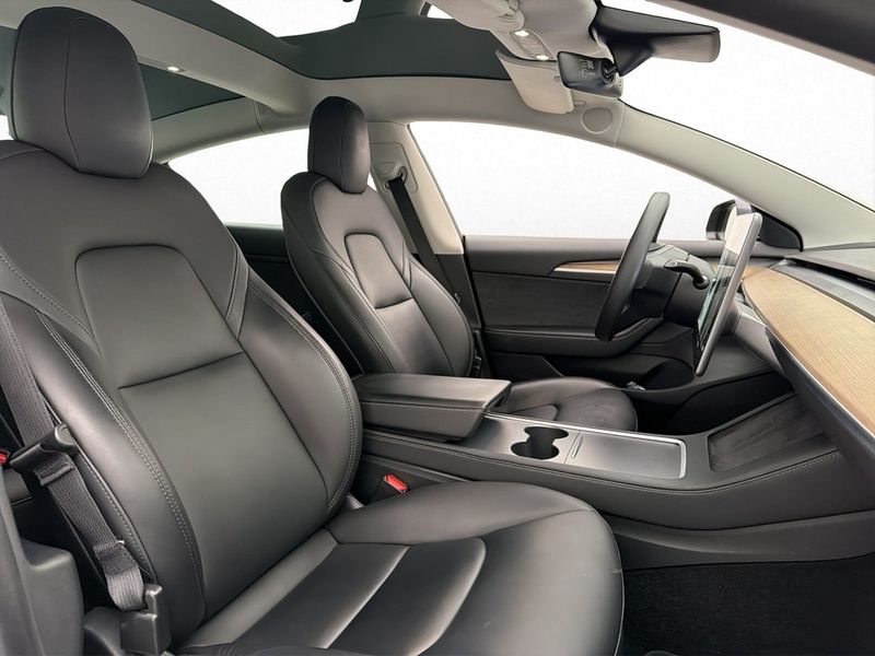 Tesla Model 3 bild 29