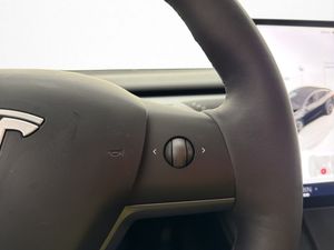 Tesla Model Y bild 17