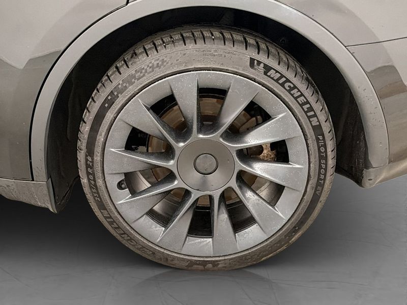 Tesla Model Y bild 35