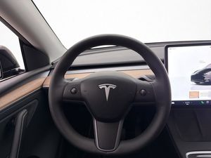 Tesla Model Y bild 15