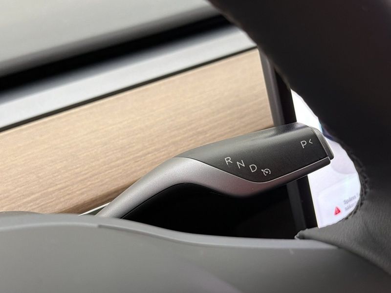 Tesla Model Y bild 18