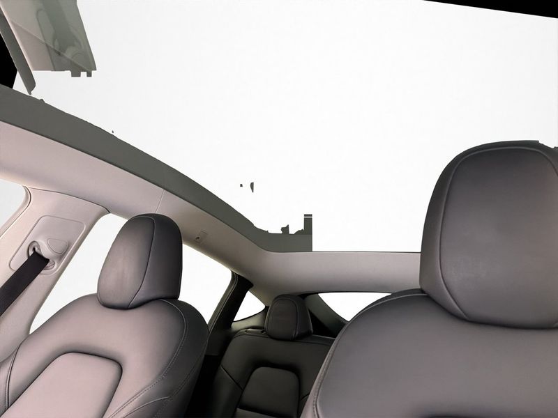 Tesla Model Y bild 33