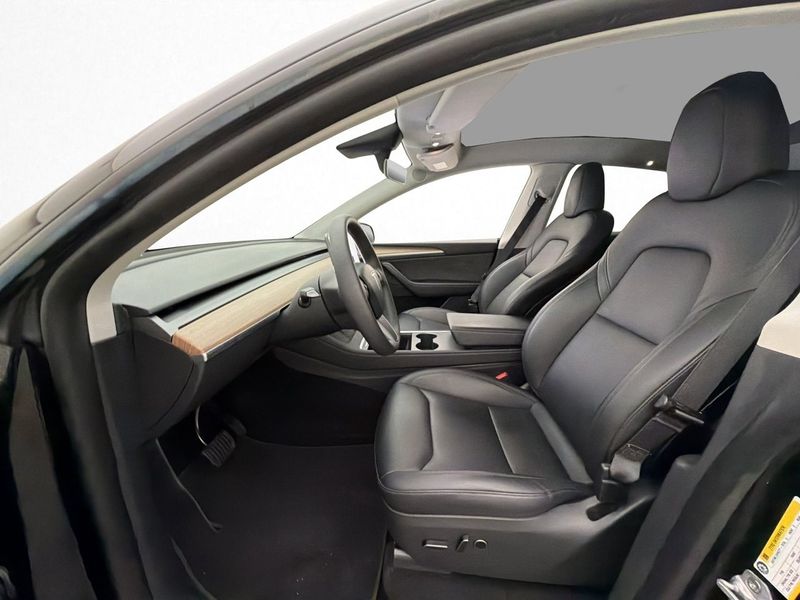 Tesla Model Y bild 13