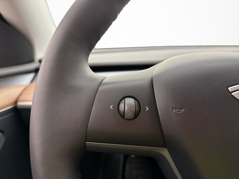 Tesla Model Y bild 16