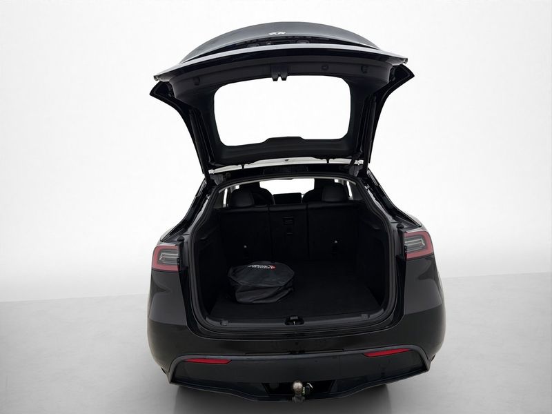 Tesla Model Y bild 31