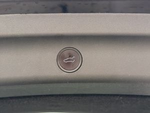 Tesla Model Y bild 32