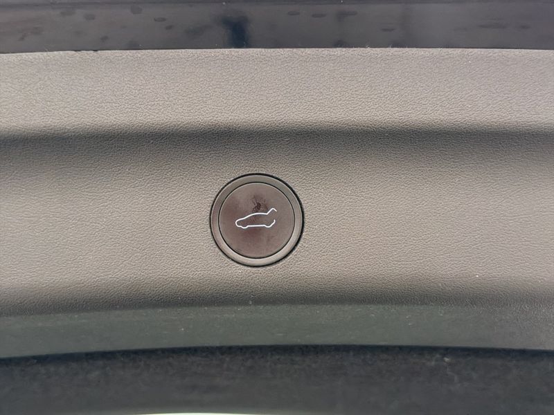 Tesla Model Y bild 32