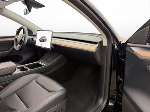 Tesla Model Y bild 27