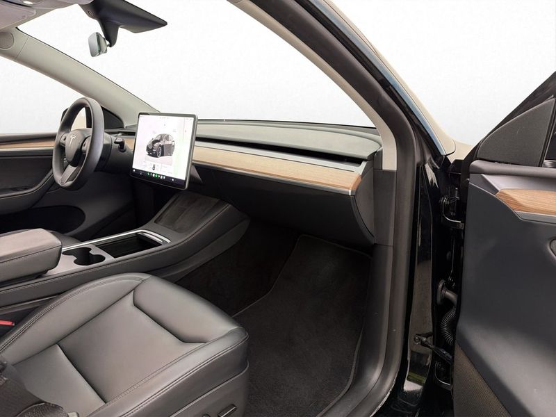 Tesla Model Y bild 27