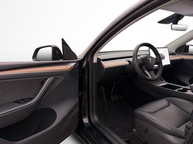 Tesla Model Y bild 12