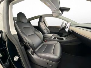 Tesla Model Y bild 28