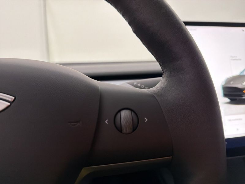 Tesla Model 3 bild 17