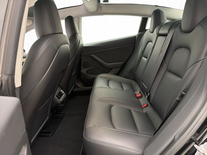 Tesla Model 3 bild 28