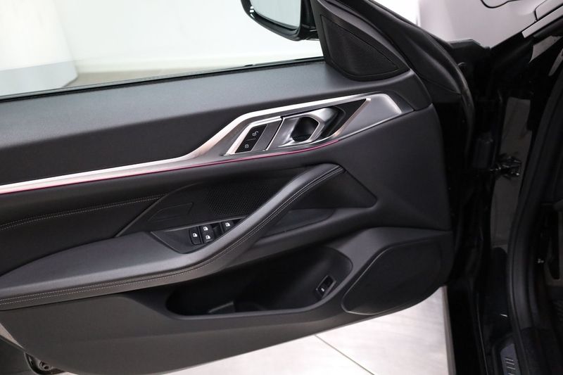 BMW i4 bild 14