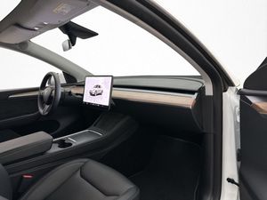 Tesla Model Y bild 28