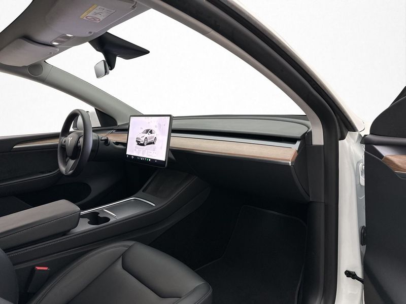 Tesla Model Y bild 28