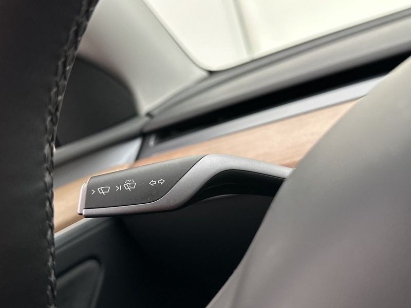 Tesla Model Y bild 35