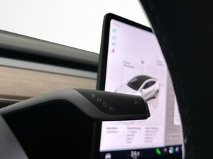 Tesla Model Y bild 34
