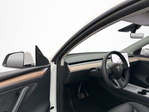 Tesla Model Y bild 13