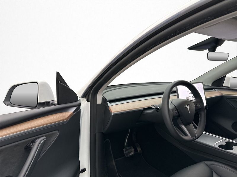 Tesla Model Y bild 13