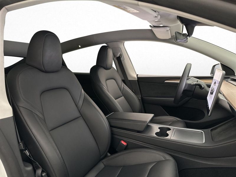 Tesla Model Y bild 27