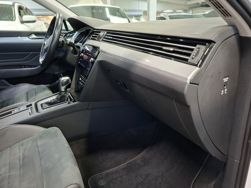 Volkswagen Passat bild 9