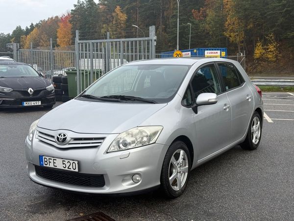 Toyota Auris 1.6 Valvematic 132hk Endast 12500mil Dragkrok Välvårdad - 2011
