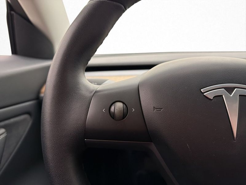 Tesla Model 3 bild 26