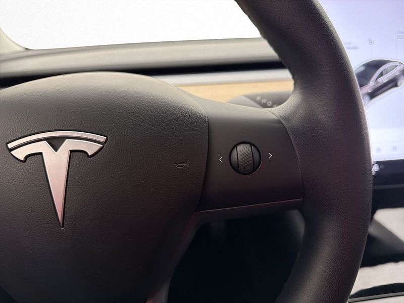 Tesla Model 3 bild 27