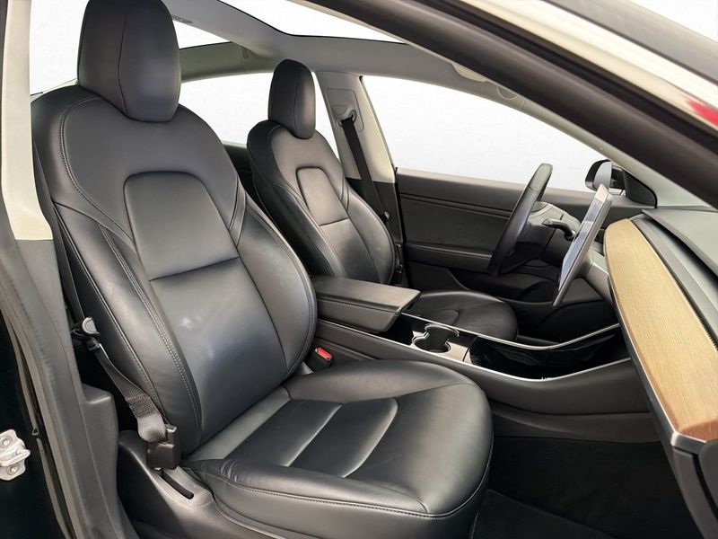 Tesla Model 3 bild 11
