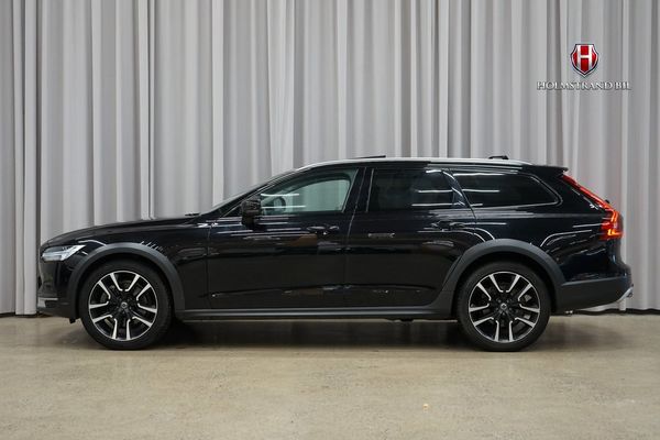 Volvo V90 Cross Country B4 AWD Ultimate Dark Ny K-rem Pano Drag Värmare H/K HUD - 2023