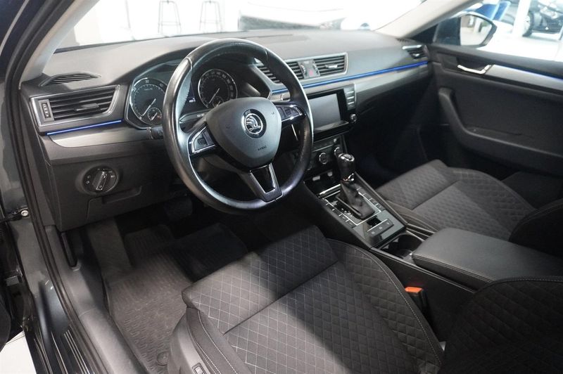 Skoda Superb bild 2