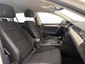 Volkswagen Passat bild 12